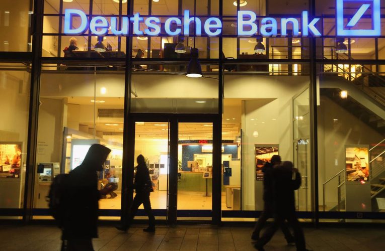 CEO der Deutschen Bank hält an Zielen fest und verspricht Dividende im Jahr 2022